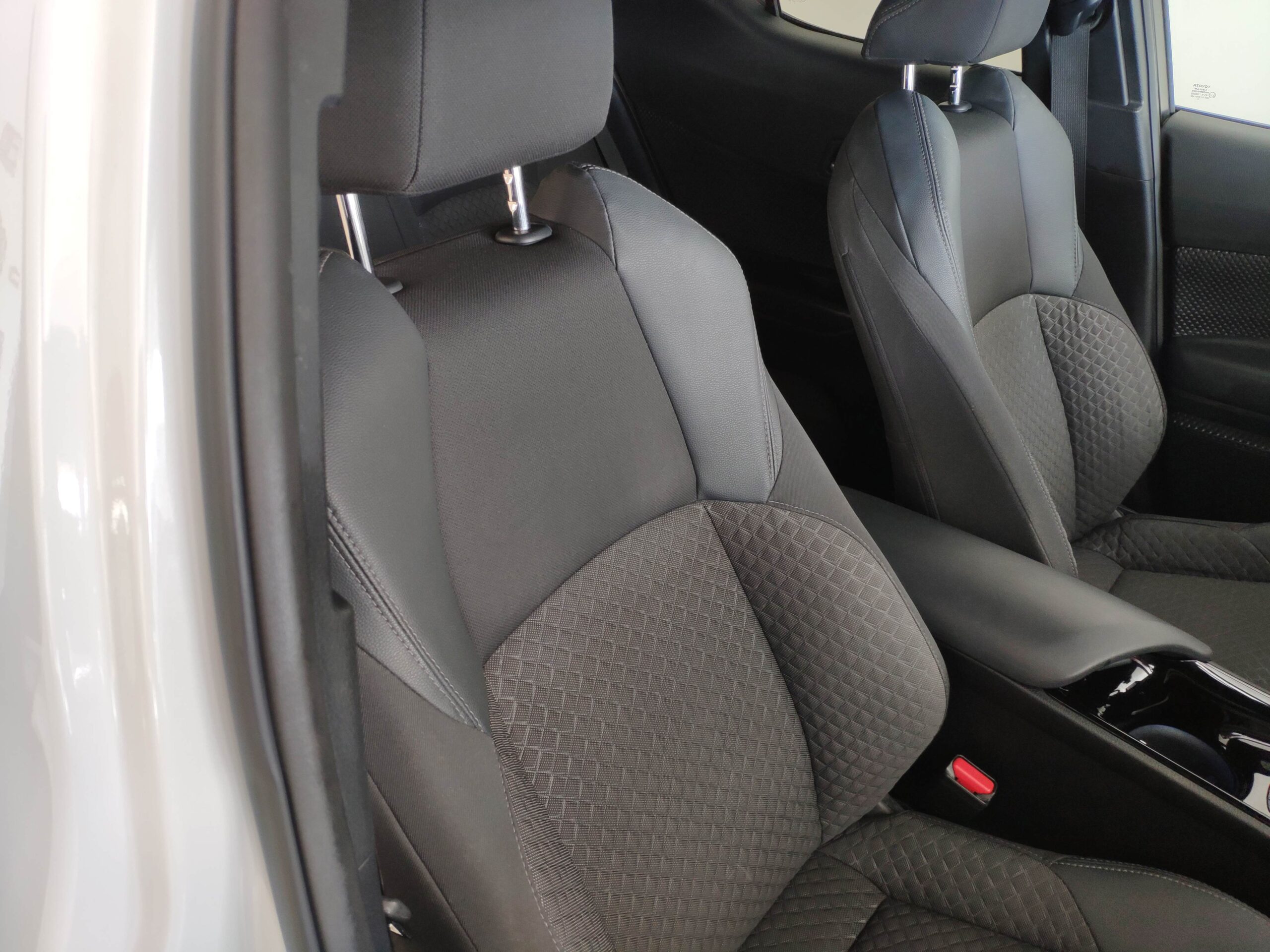 TOYOTA C-HR - Imagen 19