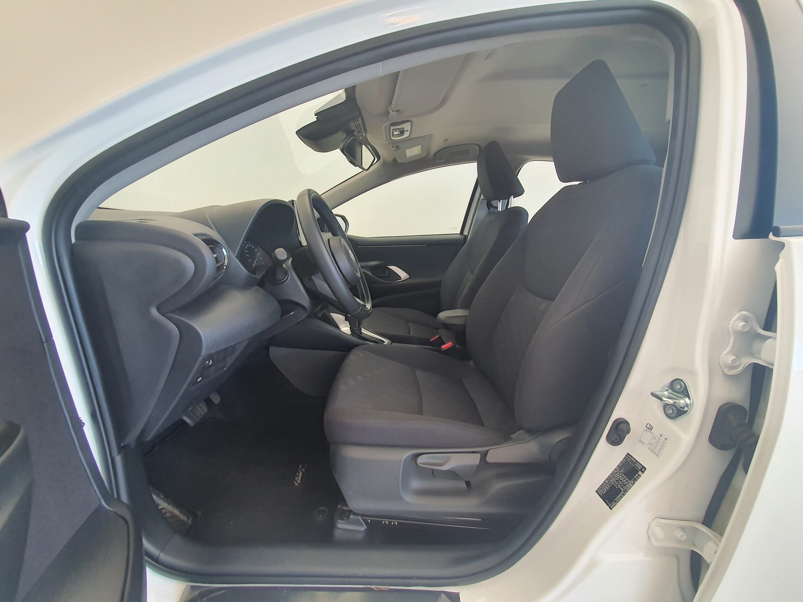 TOYOTA YARIS - Imagen 12