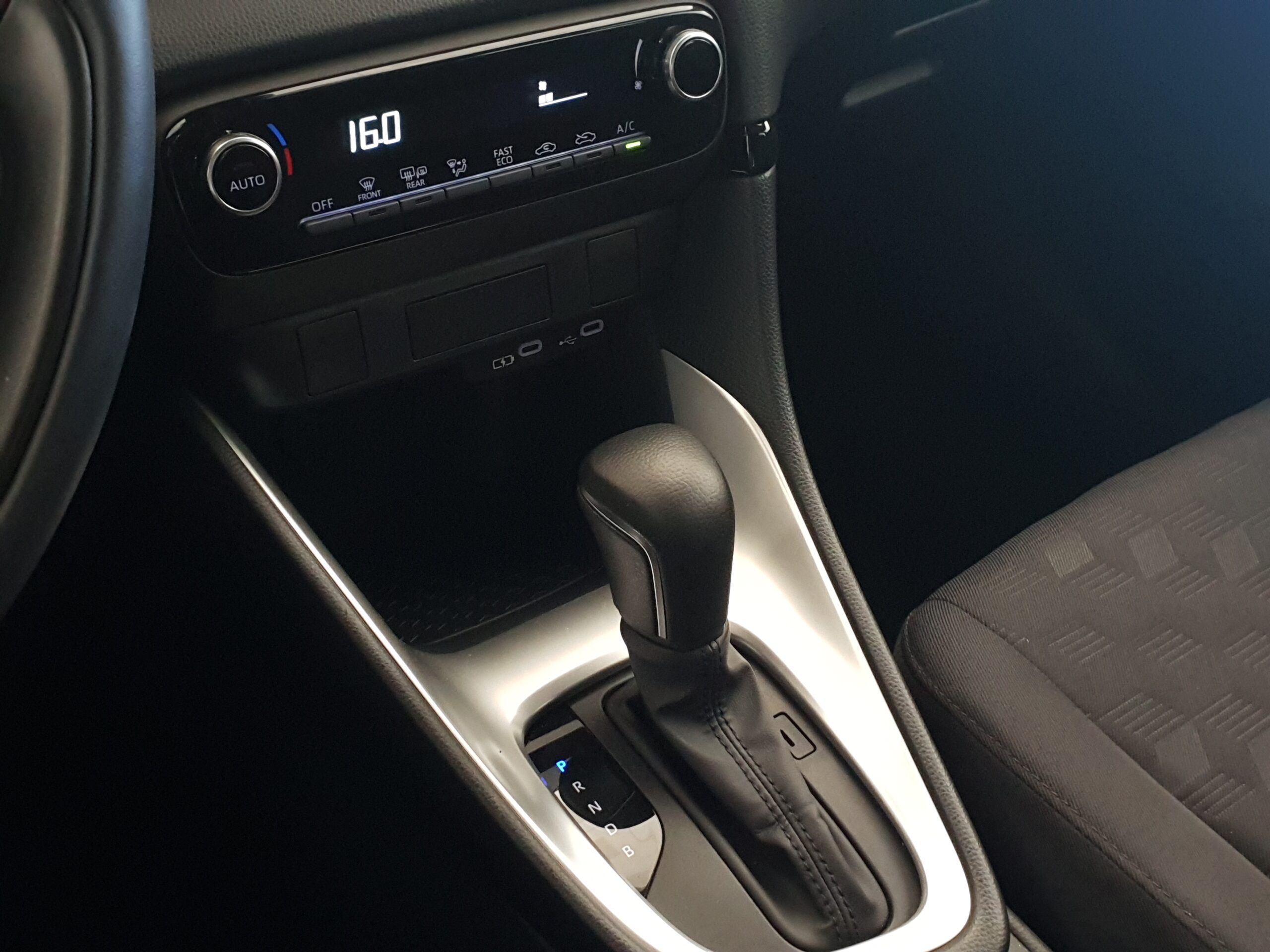 TOYOTA YARIS - Imagen 17