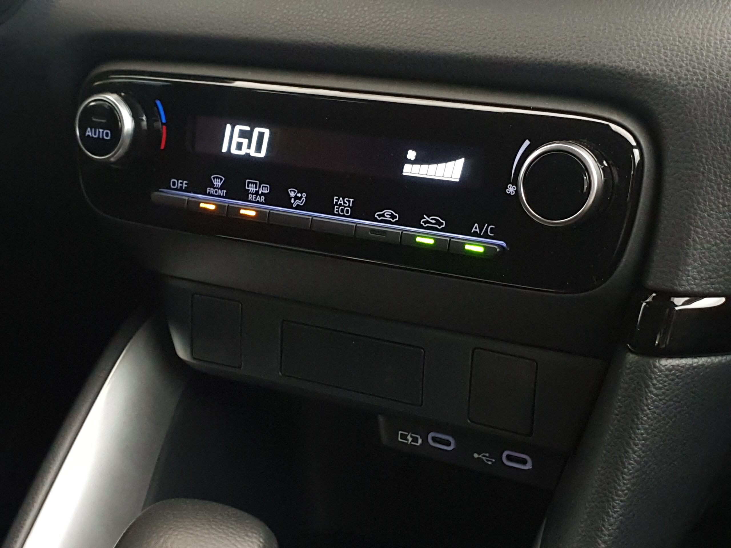 TOYOTA YARIS - Imagen 19