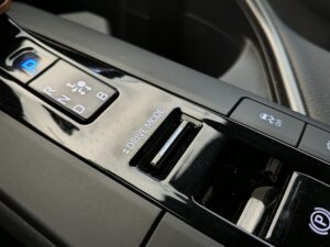interior toyota CHR 220PH ADVANCE hibrido enchufable de ocasion