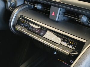 interior toyota CHR 220PH ADVANCE hibrido enchufable de ocasion