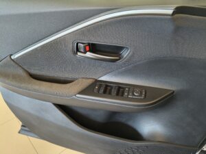 interior toyota CHR 220PH ADVANCE hibrido enchufable de ocasion