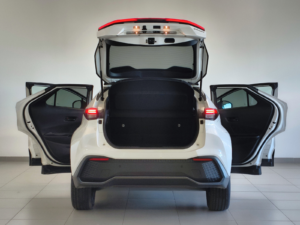 frontal posterior puertas abiertas toyota CHR 220PH ADVANCE hibrido enchufable de ocasion