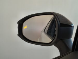 detalle espejo toyota CHR 220PH advance hibrido enchufable