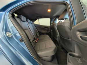 interior toyota corolla 125H Style vista asientos posteriores lateral derecho de ocasion