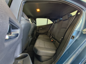interior toyota corolla 125H Style vista asientos posteriores lateral izquierdo de ocasion