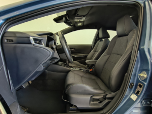 interior toyota corolla 125H Style vista asientos delanteros lateral izquierdo de ocasion