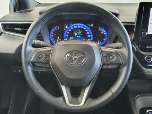 interior toyota corolla 125H Style vista volante de ocasion