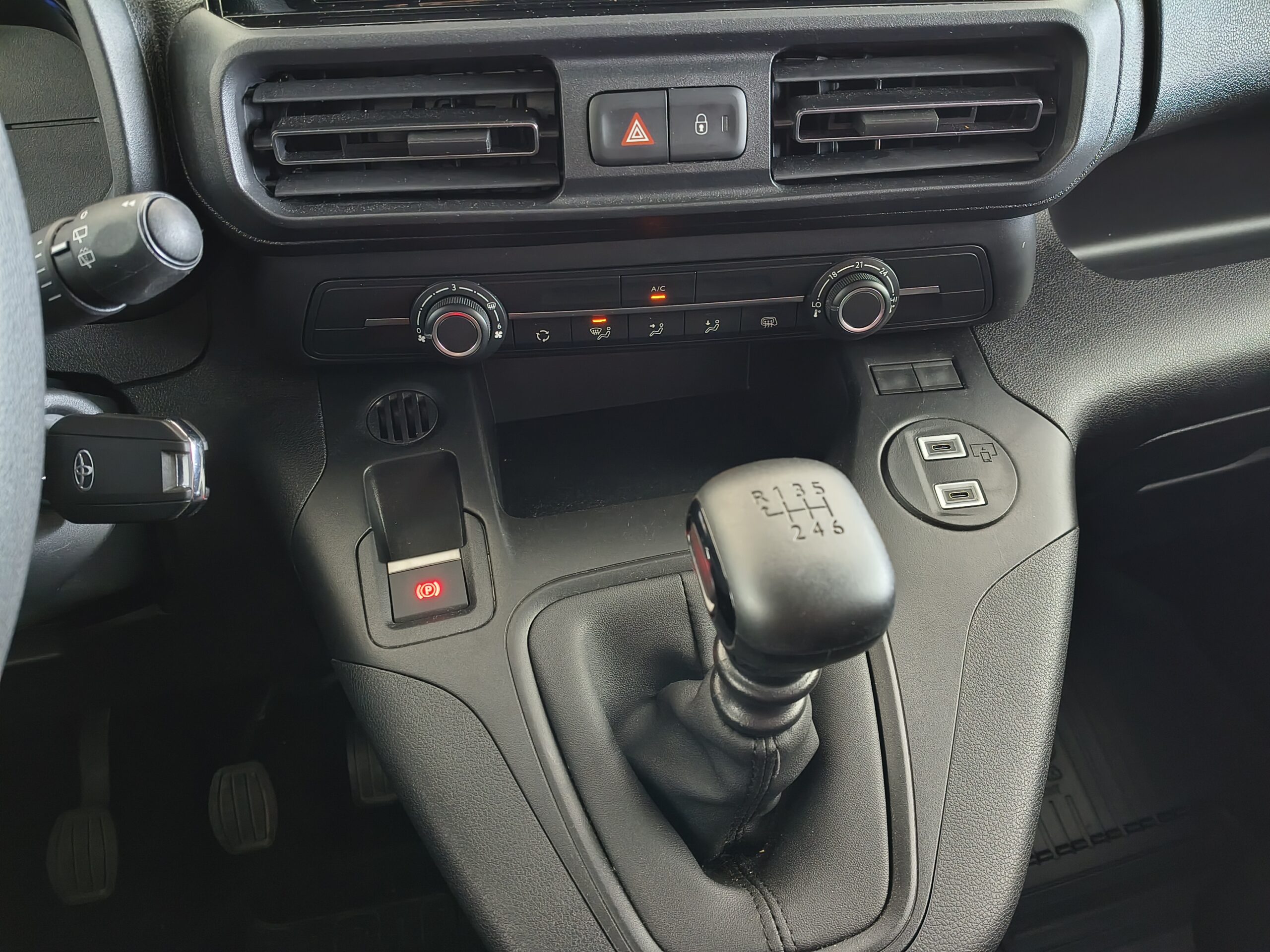 TOYOTA PROACE CITY VAN - Imagen 19
