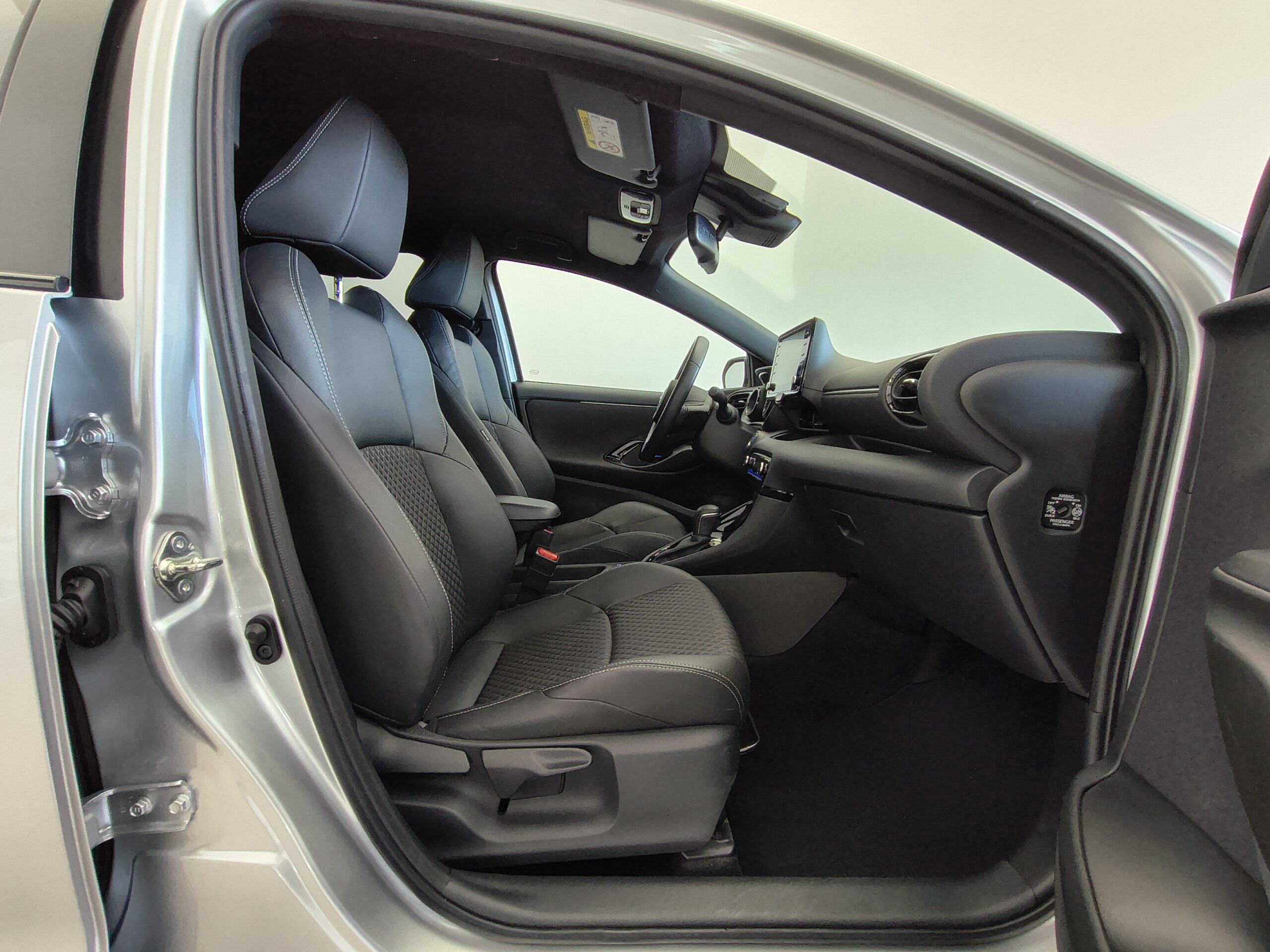 TOYOTA YARIS - Imagen 6