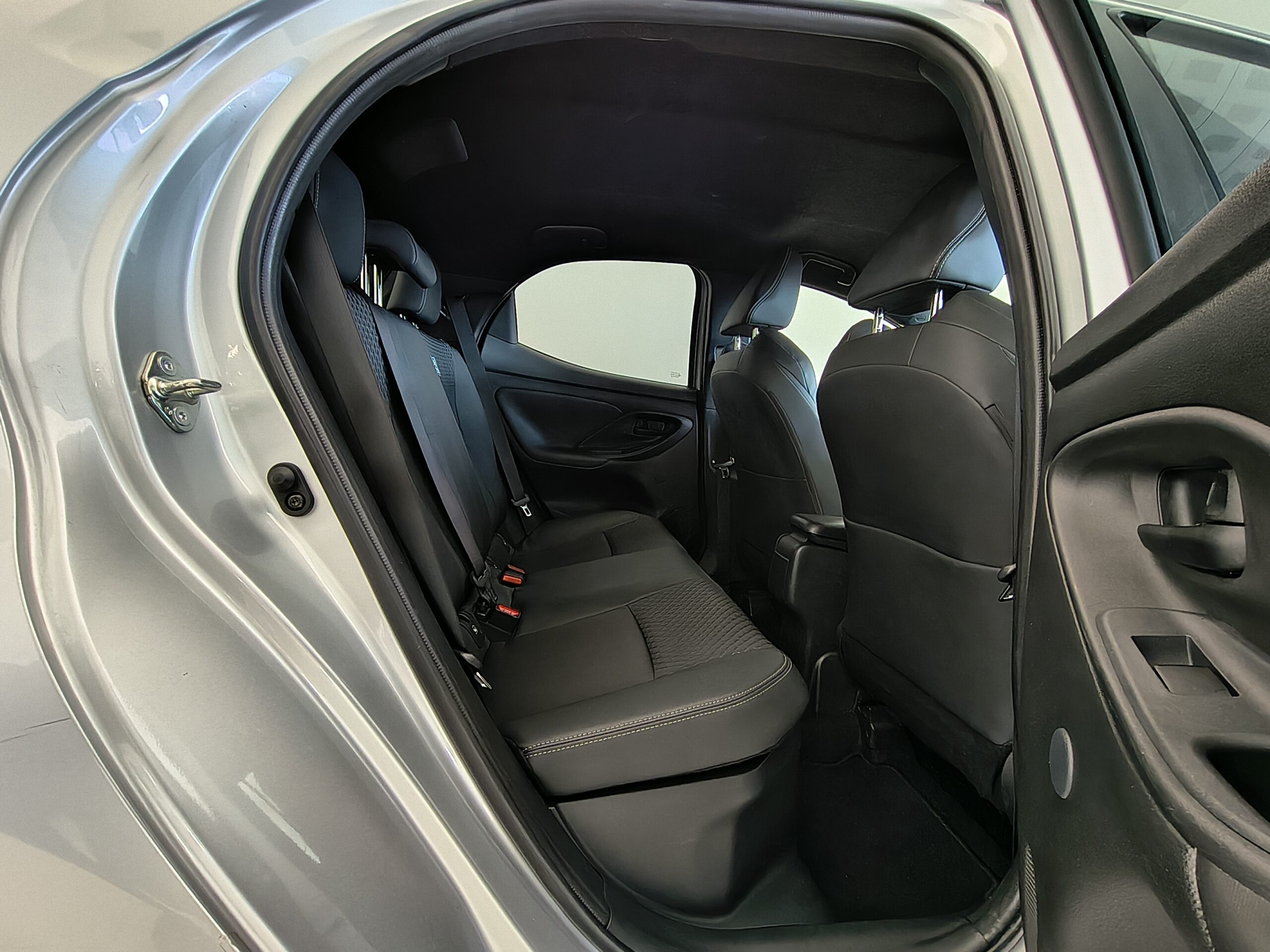 TOYOTA YARIS - Imagen 7