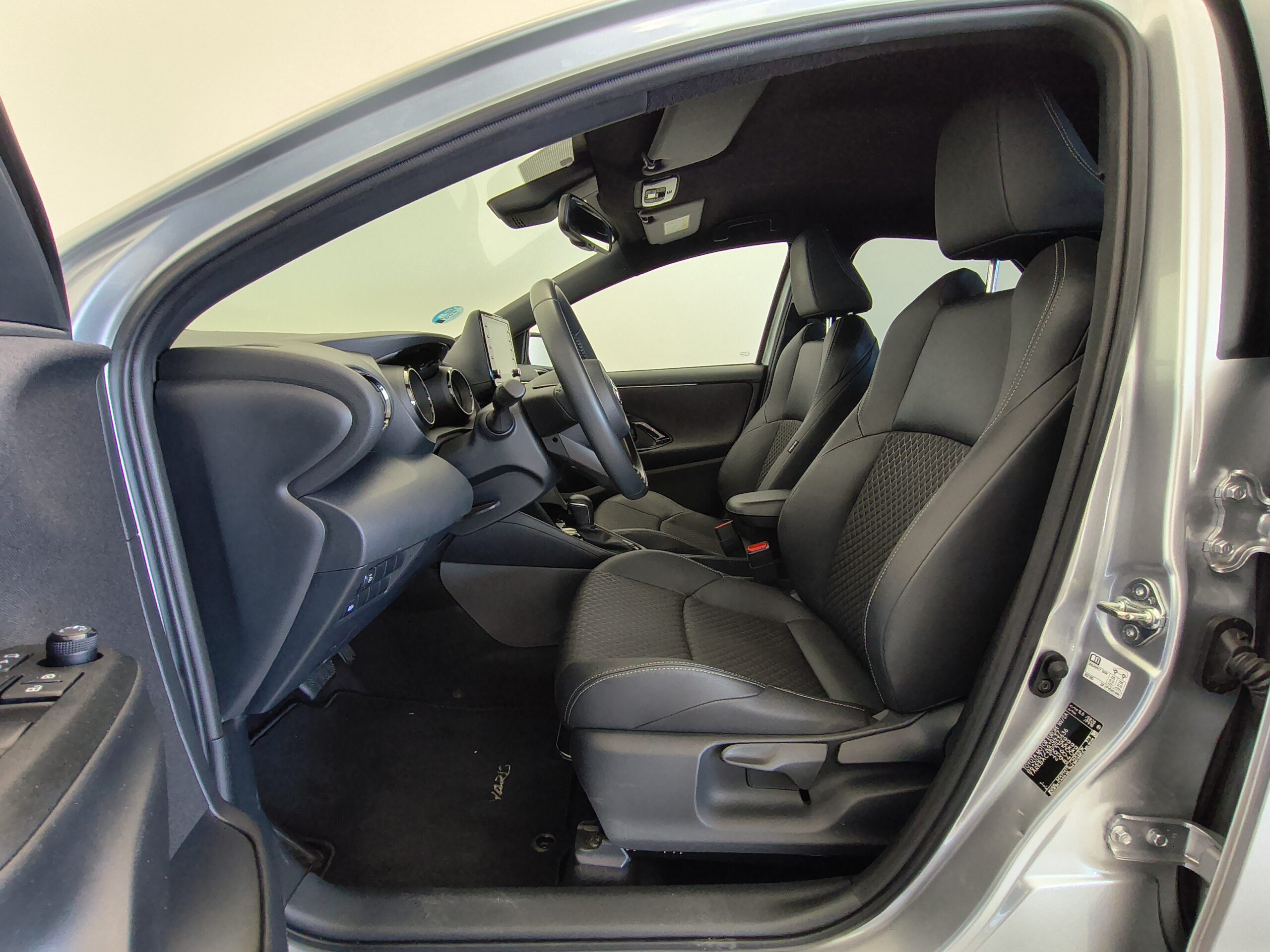 TOYOTA YARIS - Imagen 12
