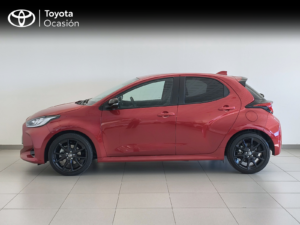 Lateral izquierdo Toyota Yaris 120H Style