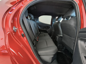 interior posterior derecho toyota yaris 120h style