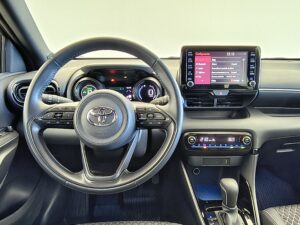 interior salpicadero toyota yaris 120h style