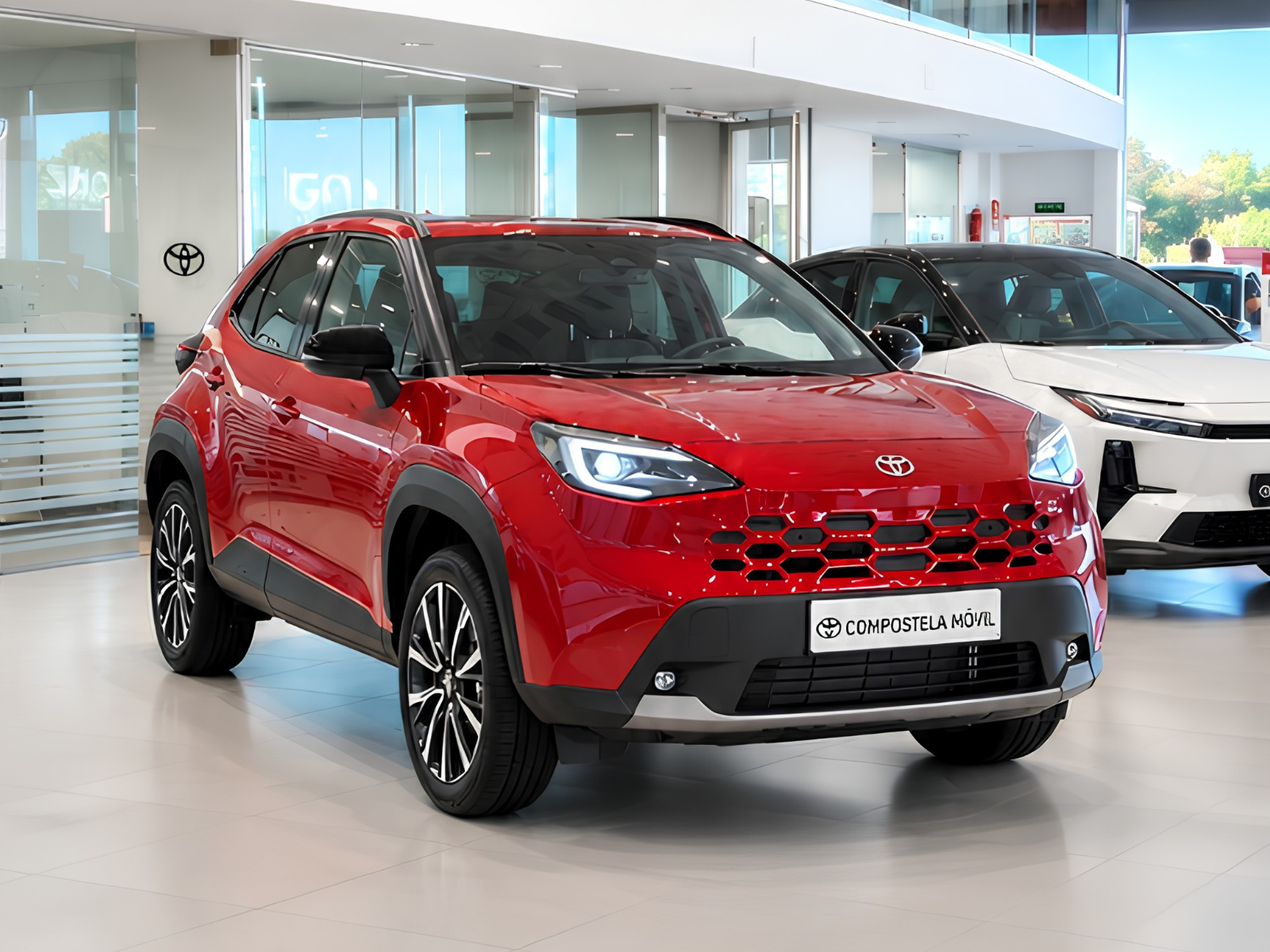 Toyota Yaris Cross Style Rojo Emoción oferta en concesionario oficial Toyota en Santiago de Compostela, Galicia.